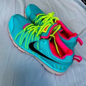 Nike fit sole trail sneakers